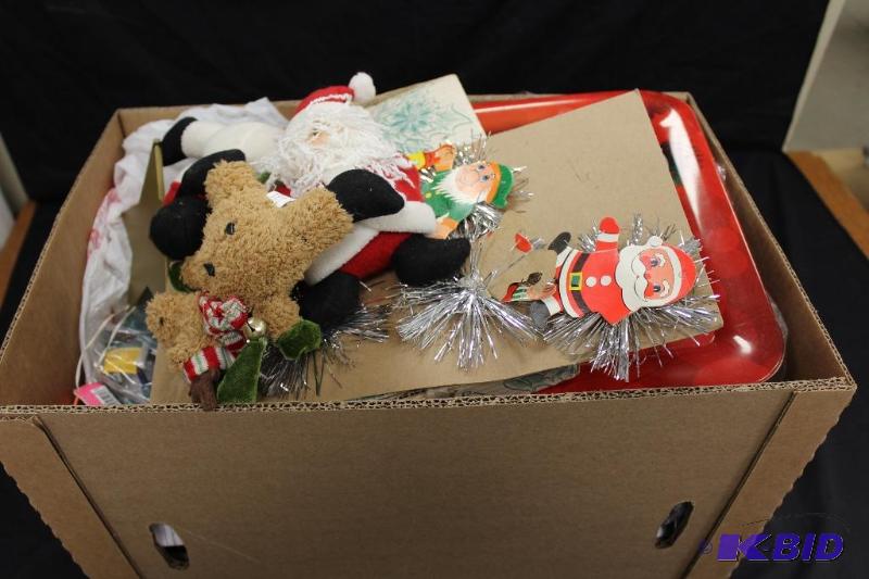 lot 262 image: Christmas Decorations ...