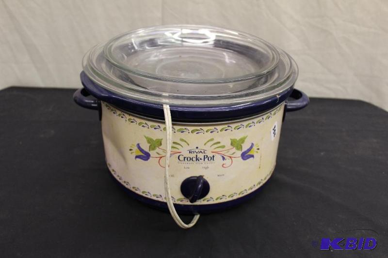 lot 352 image: Crock Pot ...
