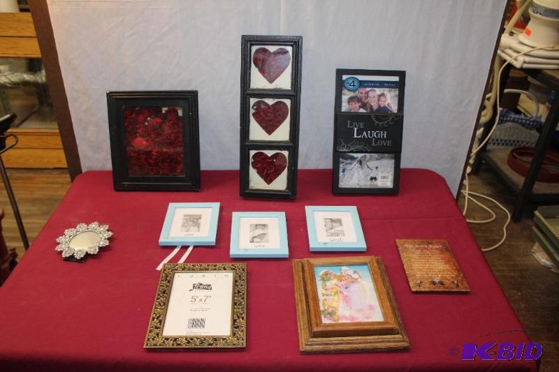 lot 405 image: Picture Frames and Decorative Items ...