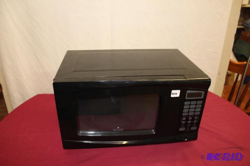 lot 410 image: Microwave  Tested and works ...