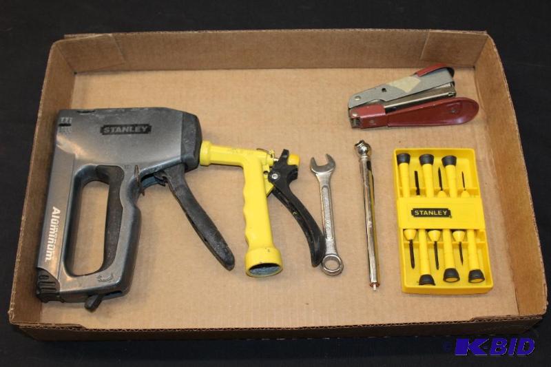 lot 413 image: Assorted tools ...