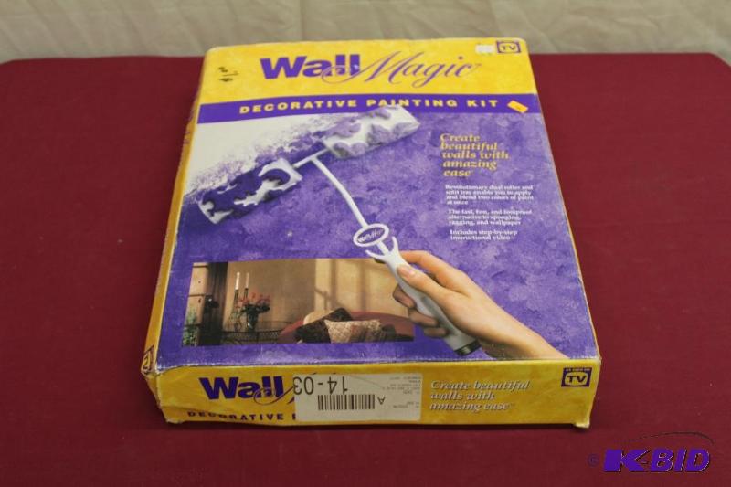 lot 421 image: Painting Kit ...