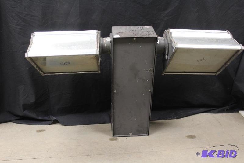 lot 455 image: Parking Lot Light 220v  Works, one bulb is ou...