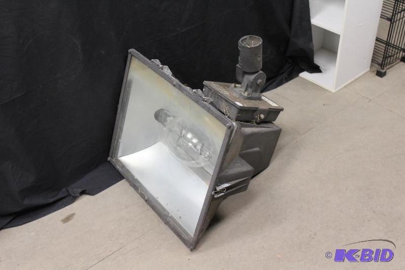 lot 457 image: Parking Lot Light 220v  Tested and Works ...