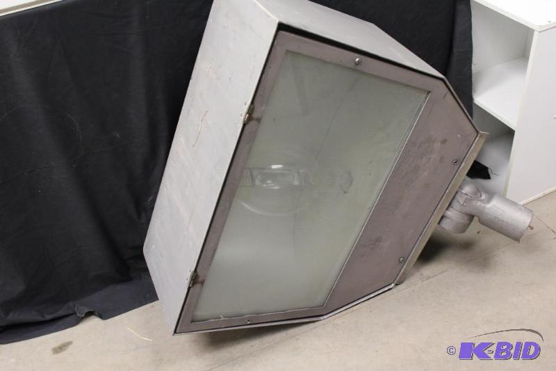 lot 459 image: Parking Lot Light 220v  Tested and works ...