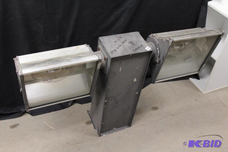 lot 461 image: Parking Lot Light 220v  Tested and needs one ...