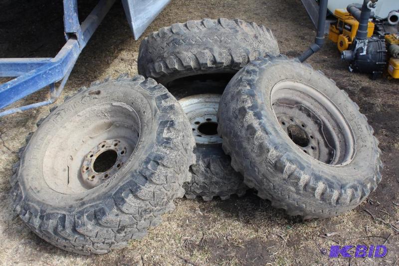 lot 48 image: 9.5 -16LT Tries on Wheels, Set of 4