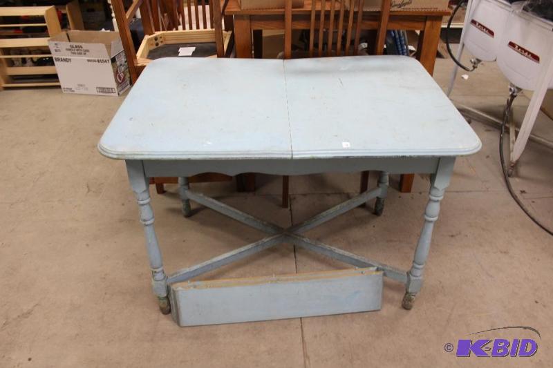 lot 5 image: Vintage Table