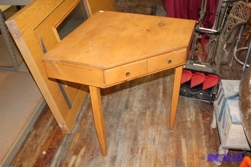 lot 504 image: Corner Table ...