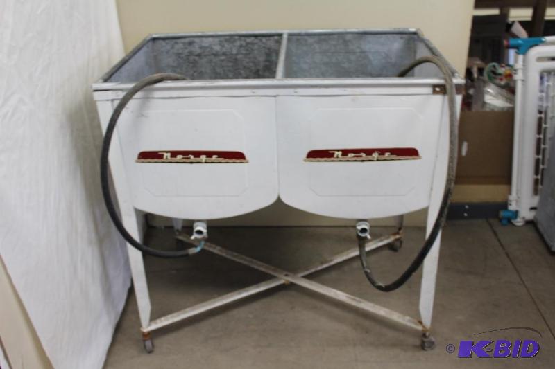lot 8 image: Vintage Norge&nbspDouble Wash Bin ...