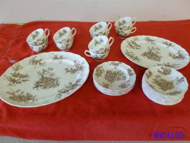 Vintage Johnson Bros 29 piece dish set, has a...