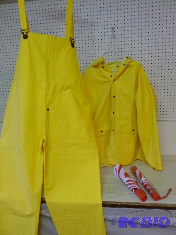 Heavy duty rain suit size x-large 46-48, come...