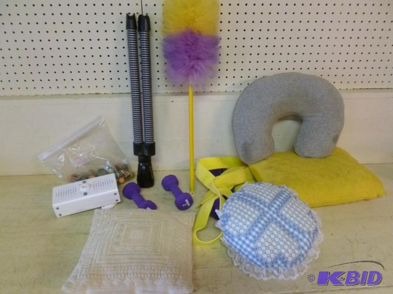 This lot consists of a large duster, travel p...