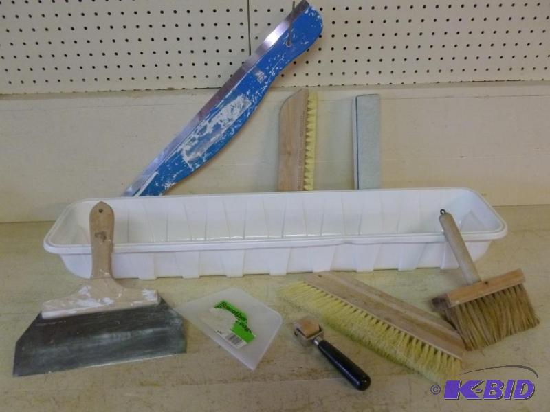 Large lot of good wallpapering items. &nbsp...