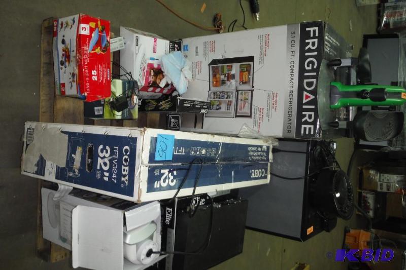 lot 105 image: Lot of broken items, Coby 32 HD TV,