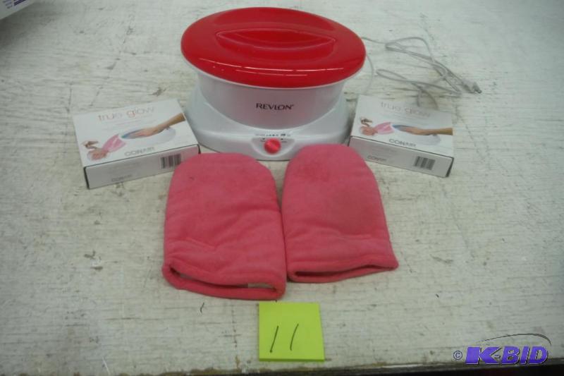 lot 11 image: Revlon Wax Warmer with two wax refills