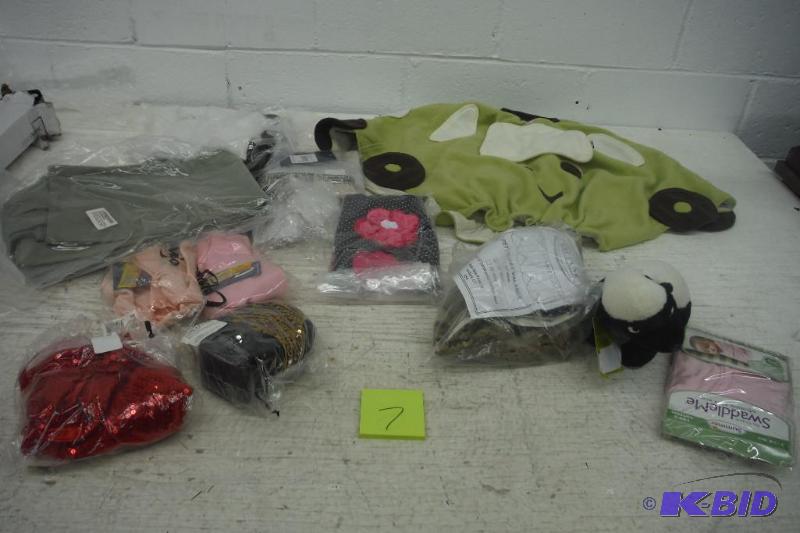 lot 7 image: Lot of Misc. Linens