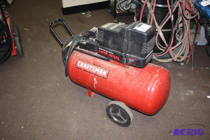 lot 10 image: Crafstman Air Compressor Model 919.165310 130PSI 12060HZ Pull Handle & Wheels.