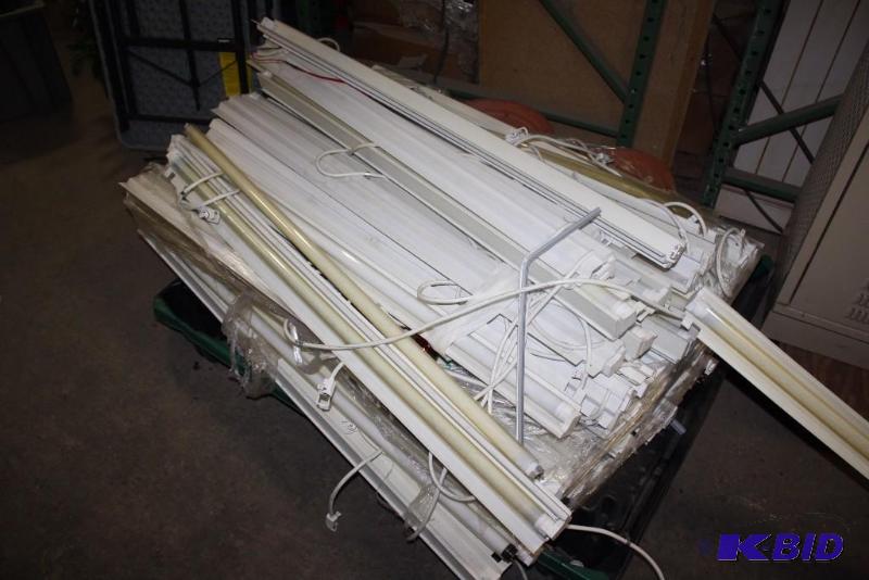 lot 102 image: Lot of (28) Fluorescent Light Fixtures Single Tube wCord 47.5.