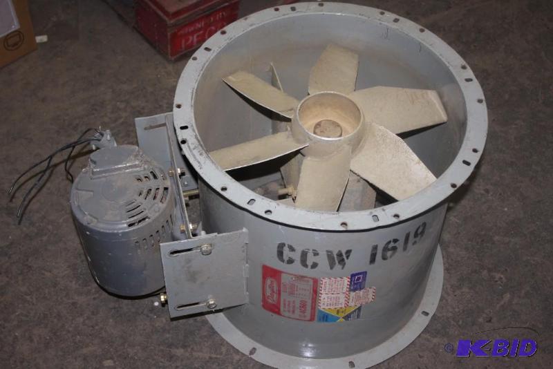 lot 108 image: Commercial Fan wDayton 3N042K Motor Gray 28 x 16.5.