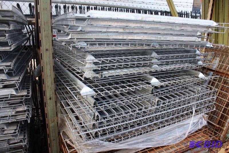 lot 17 image: Lot of (18) Metal Wire Grates 49 x 46, app. 14 ct 64 x 46, app. 4 ct.