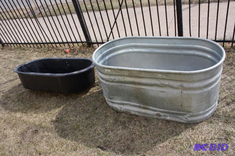 lot 38 image: Metal Trough wPlastic Tray 25 x 49 x 24.