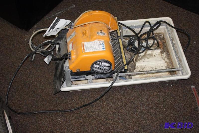 lot 39 image: Electrolux Saw TM-75 Model 115Vac 4.1Amp Includes Base.