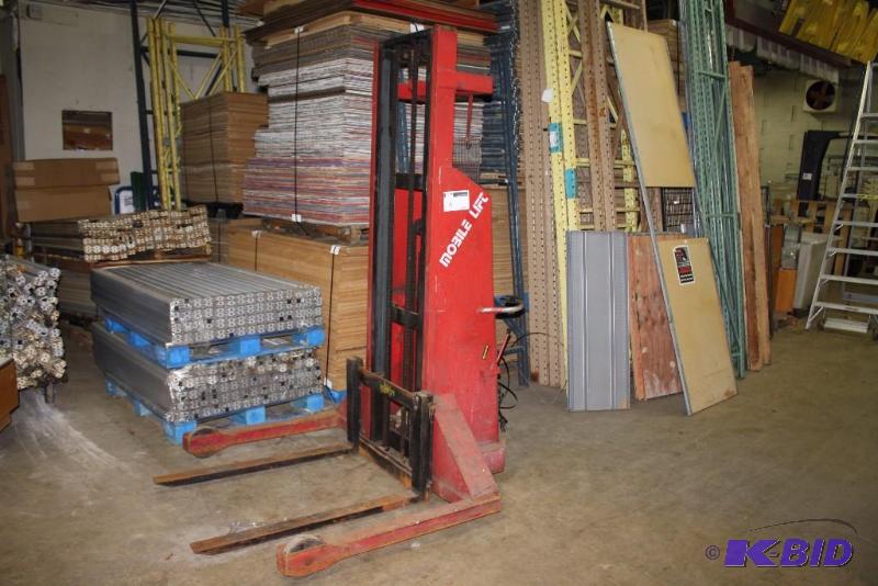 lot 6 image: Mobile Pallet Truck Inc Mobile Lift Model No. ML Red.