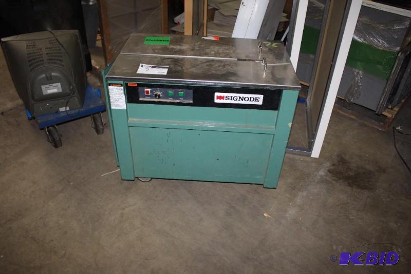 lot 7 image: Signode Model MS-T Strapping Machine Motor 200W 1720 RPM 4.8FLA 60HZ 115V 35 x 22.5 x 30.