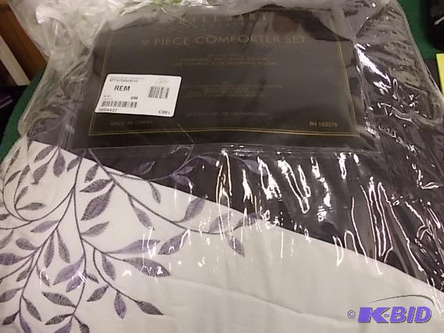 Hallmart (Queen) Barberry 9-Piece Comforter S...