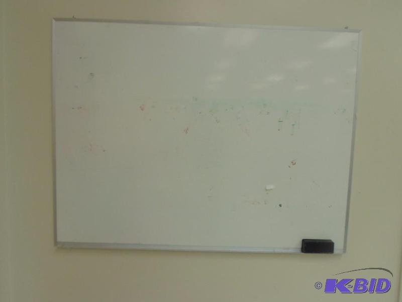 Whiteboard w Ledge