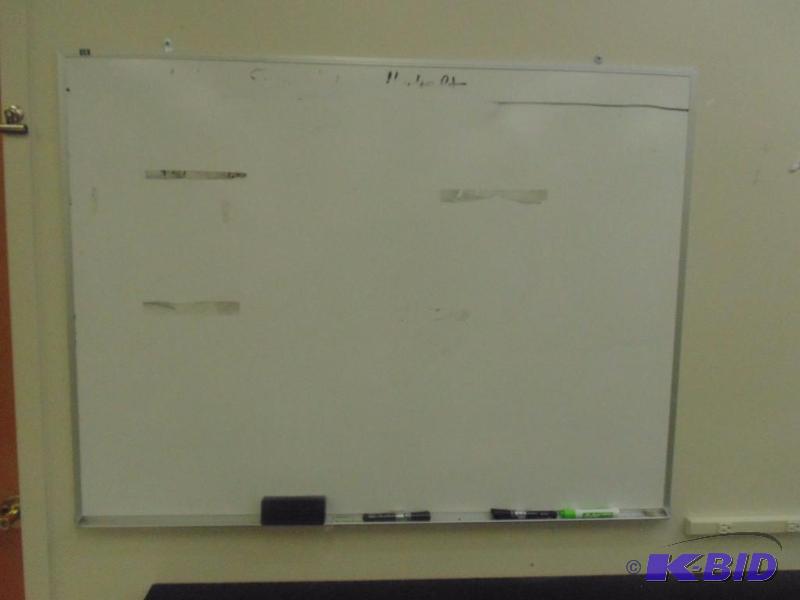 Whiteboard w Ledge