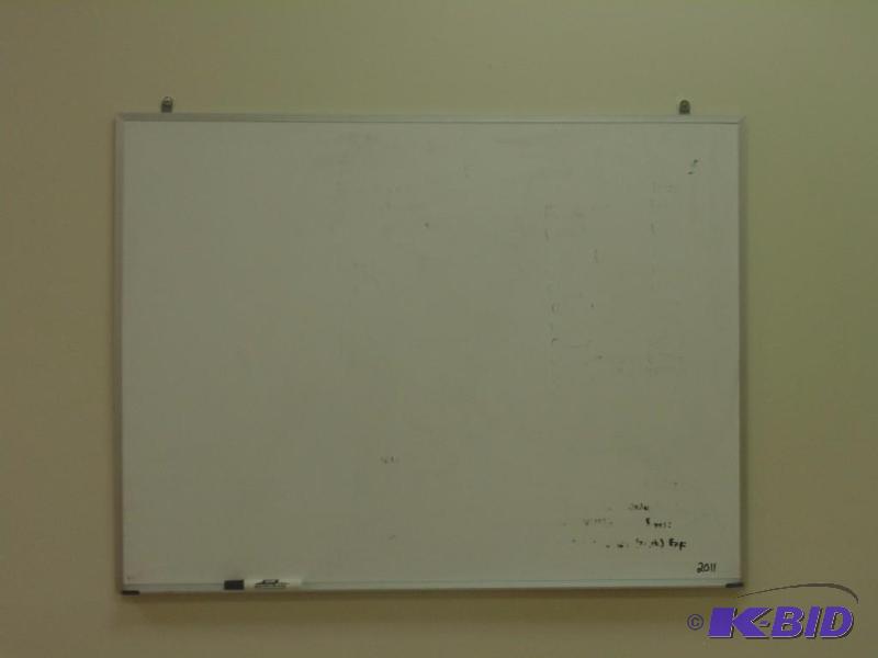 Whiteboard w Ledge