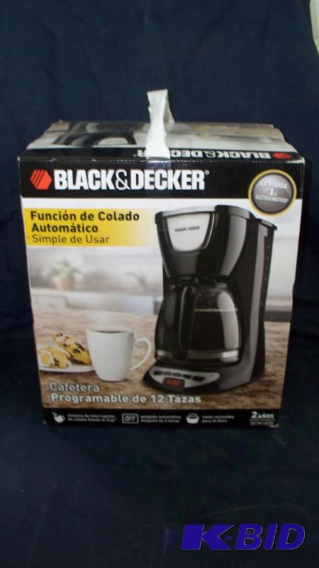 lot 10 image: BlackDecker 12 cup programmable coffee maker...