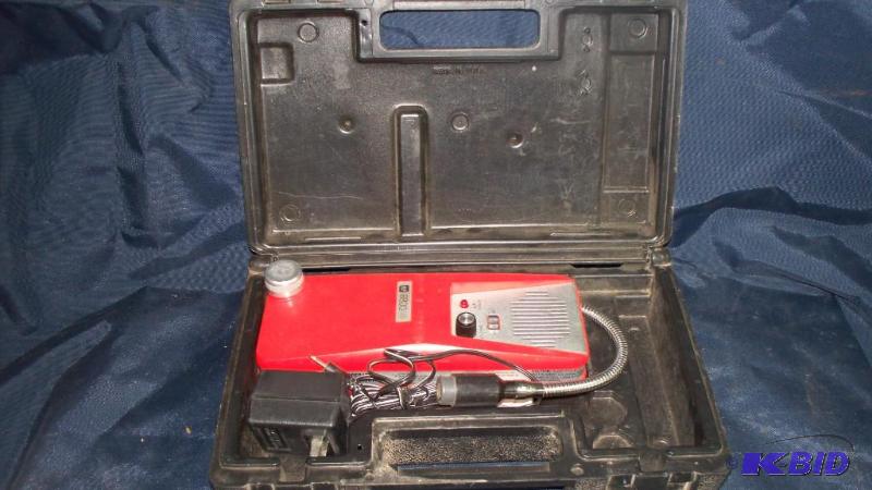 lot 14 image: 8800 cocombustible gas detector in case...