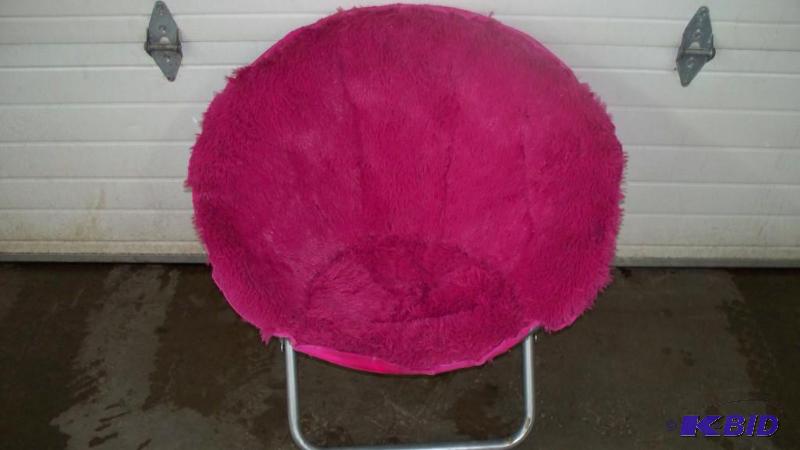 lot 18 image: Pink Lounge chair foldable...