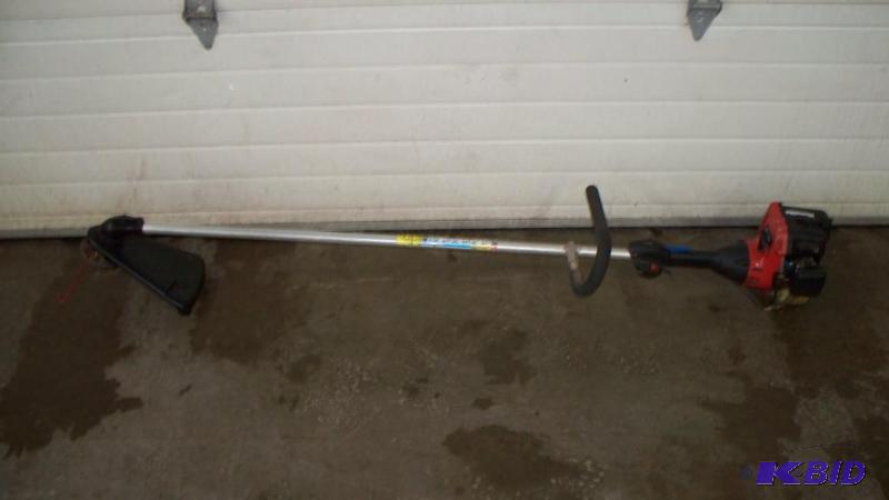 lot 26 image: Homelite straight shaft weed whip (works grea...