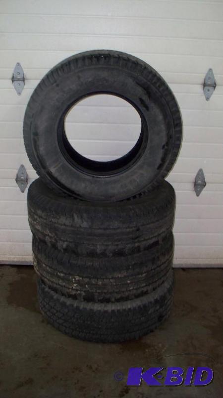 lot 29 image: 4- Wrangler RTS tires P2657516...