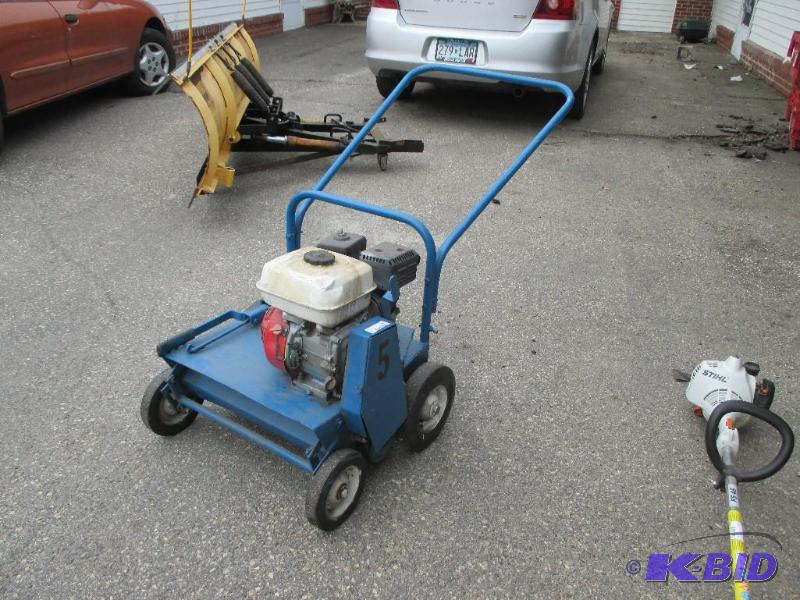 lot 36 image: Bluebird Lawn slitter, works as it should...