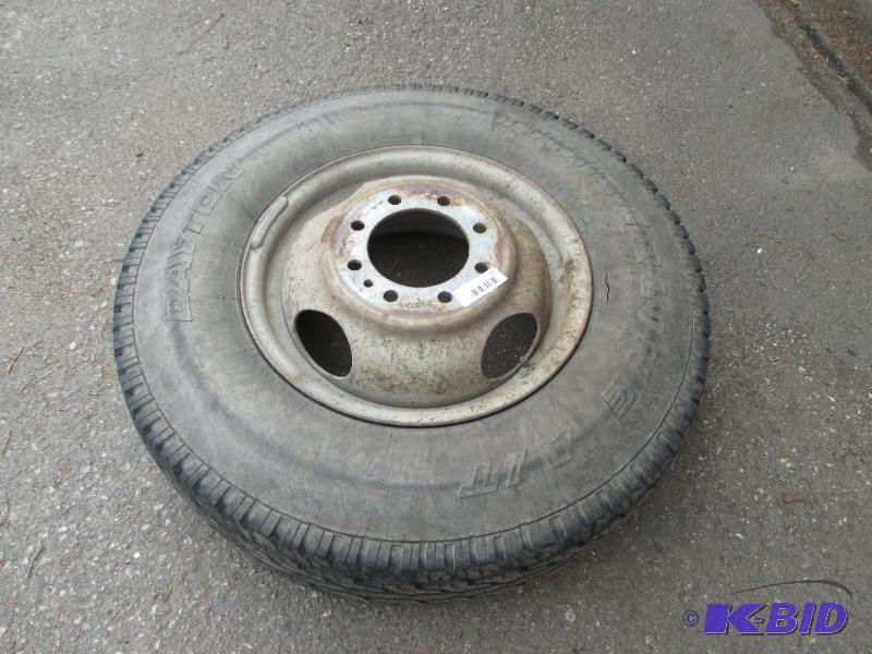 lot 47 image: Dayton timberline tire on dually rim, 40% tre...