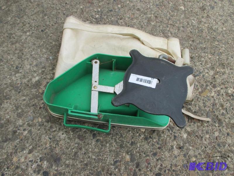 lot 57 image: Hand spreader...
