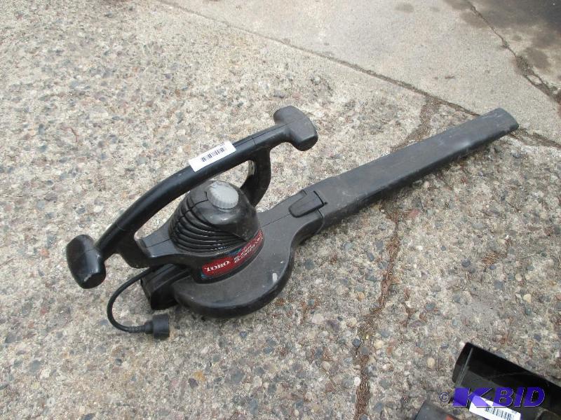 lot 60 image: Electric blower...