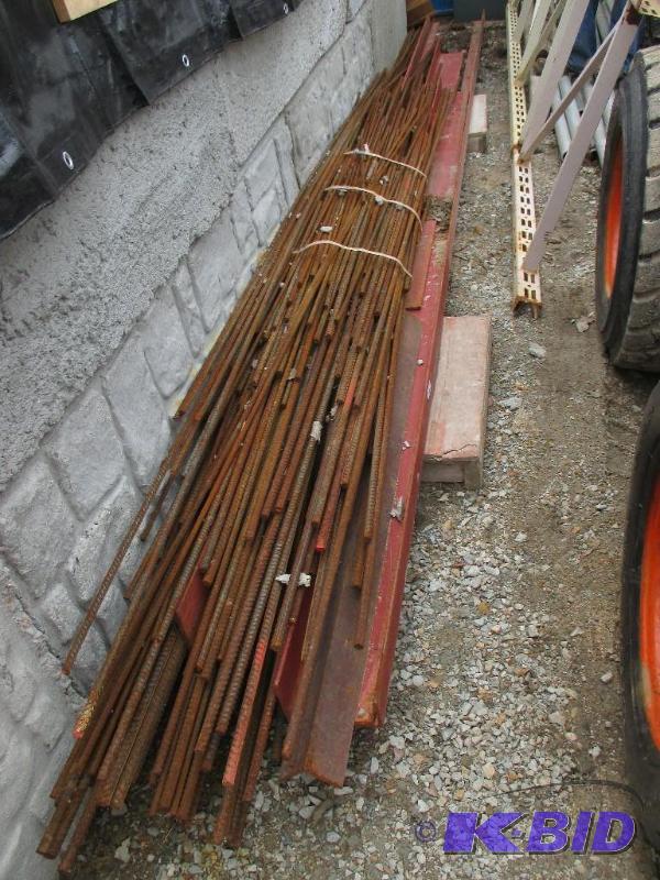 lot 68 image: Pile of rebar on angle iron, most is new...