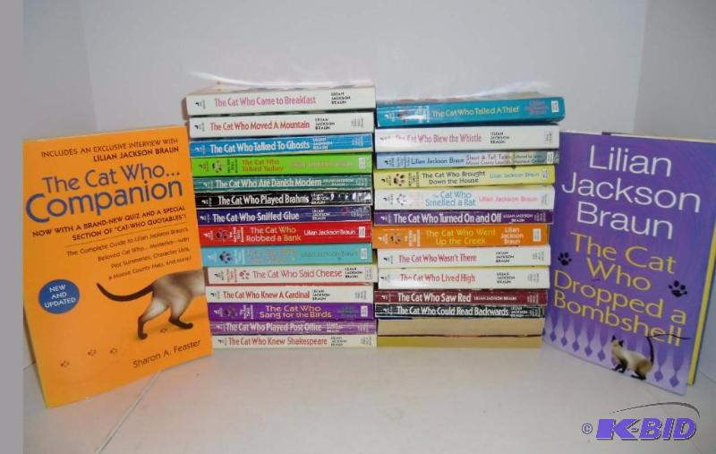 lot 27 image: Cat Who  Collection Lillian Jackson Braun Cat Who Series Books