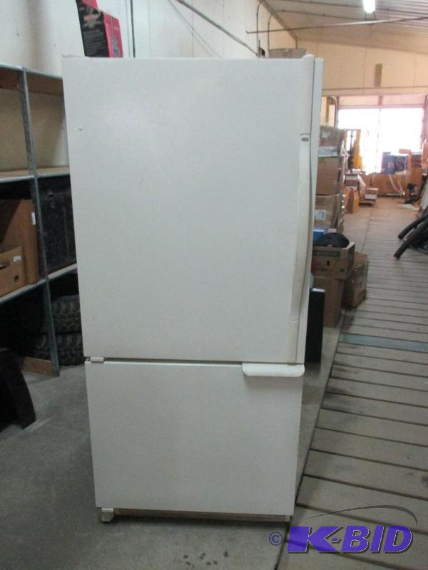 lot 102 image: Amana Fridge with drawer freezer, works...