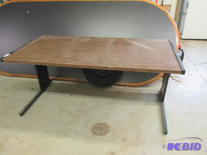 lot 103 image: Desk...