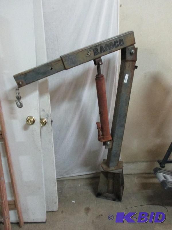 lot 106 image: Swivel mounted cherry load picker...
