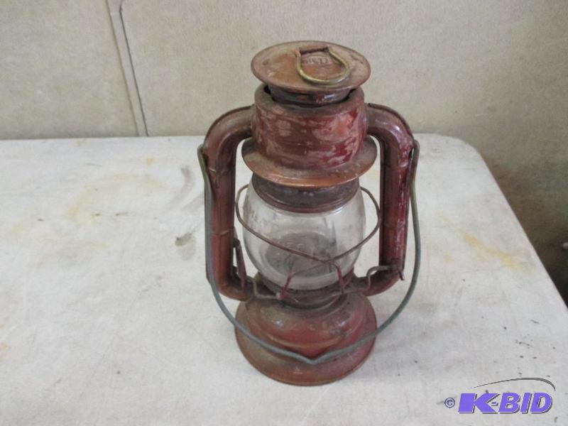 lot 109 image: Dietz Comet antique lantern...