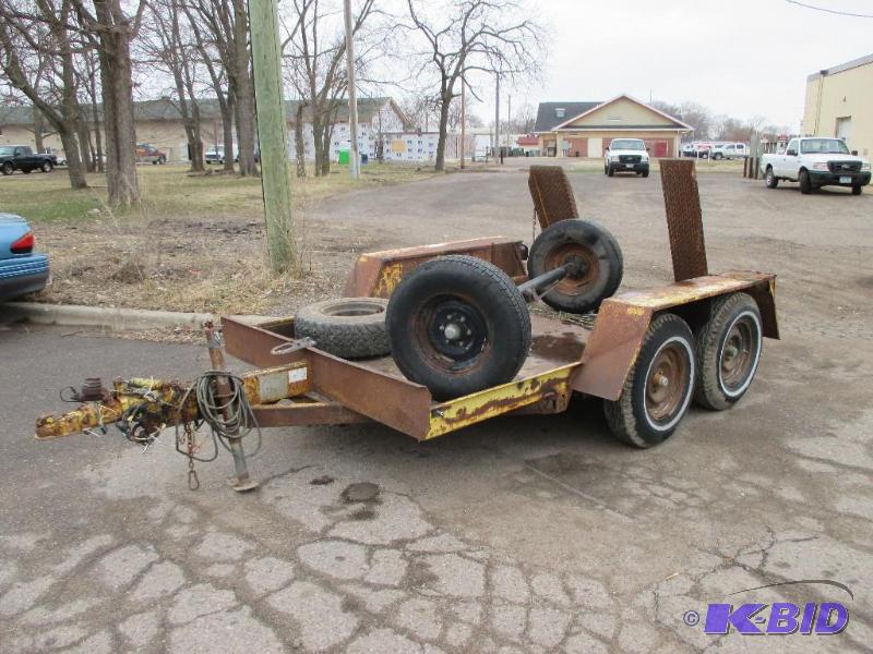 lot 5-1 image: Small skidloader or utility trailer, no title...