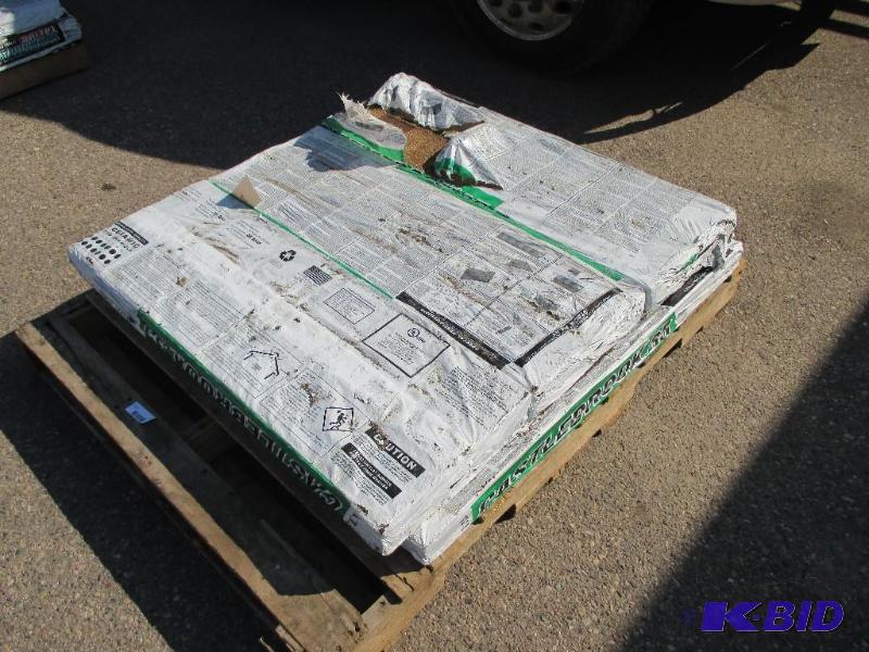 lot 9 image: 5 Bundles of Desert Shake shingles & 1 bu...